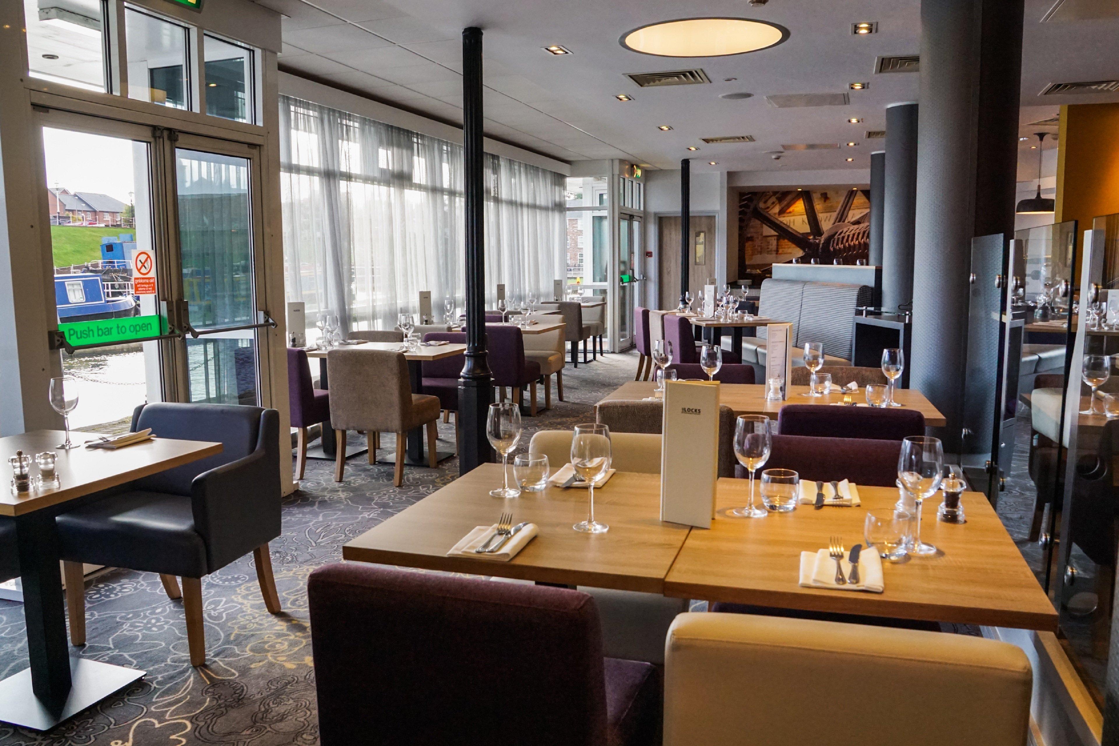 Holiday Inn Ellesmere Port/Cheshire Oaks By Ihg Εξωτερικό φωτογραφία