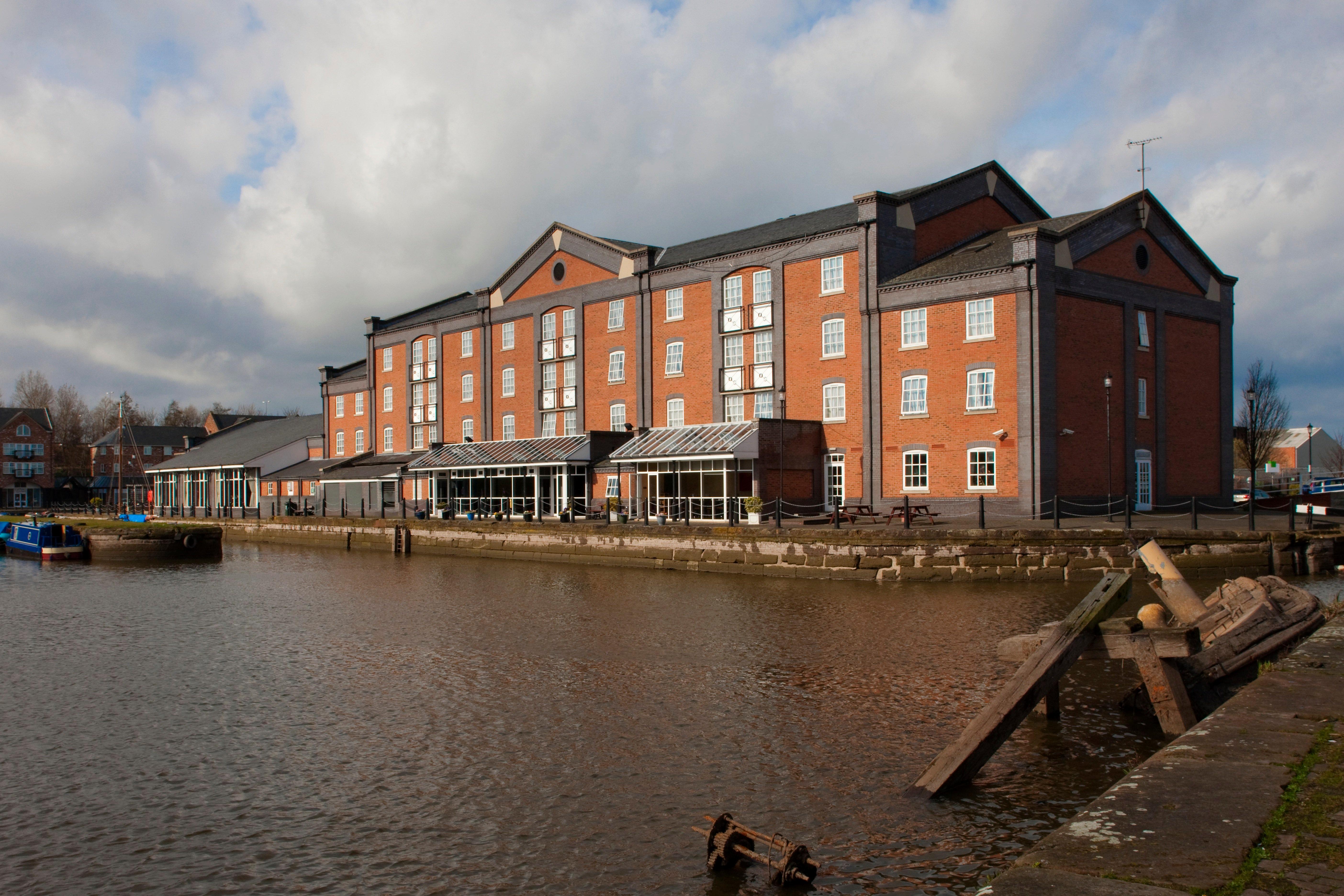 Holiday Inn Ellesmere Port/Cheshire Oaks By Ihg Εξωτερικό φωτογραφία